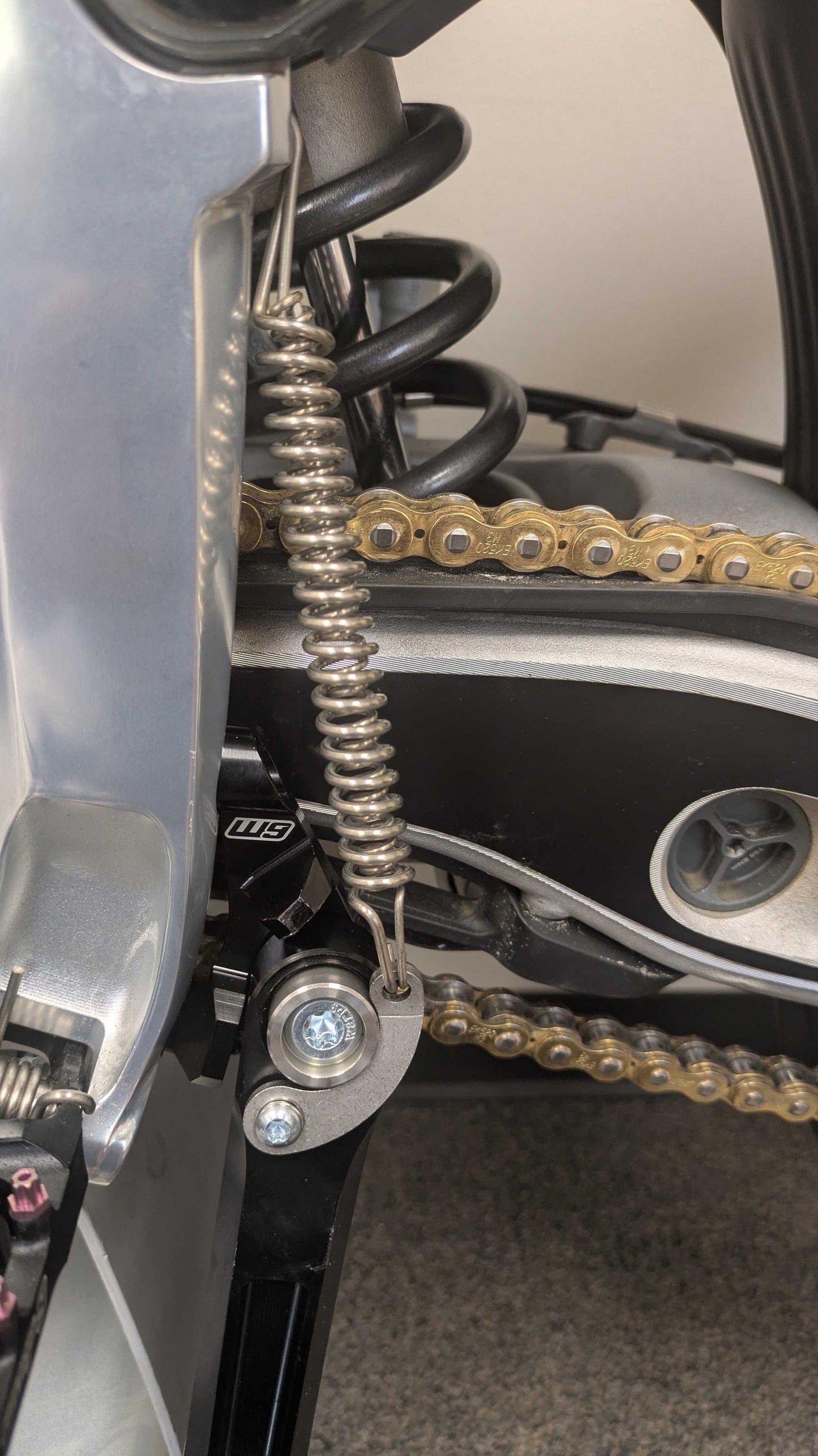 Warp9 Adjustable-Length Kickstand